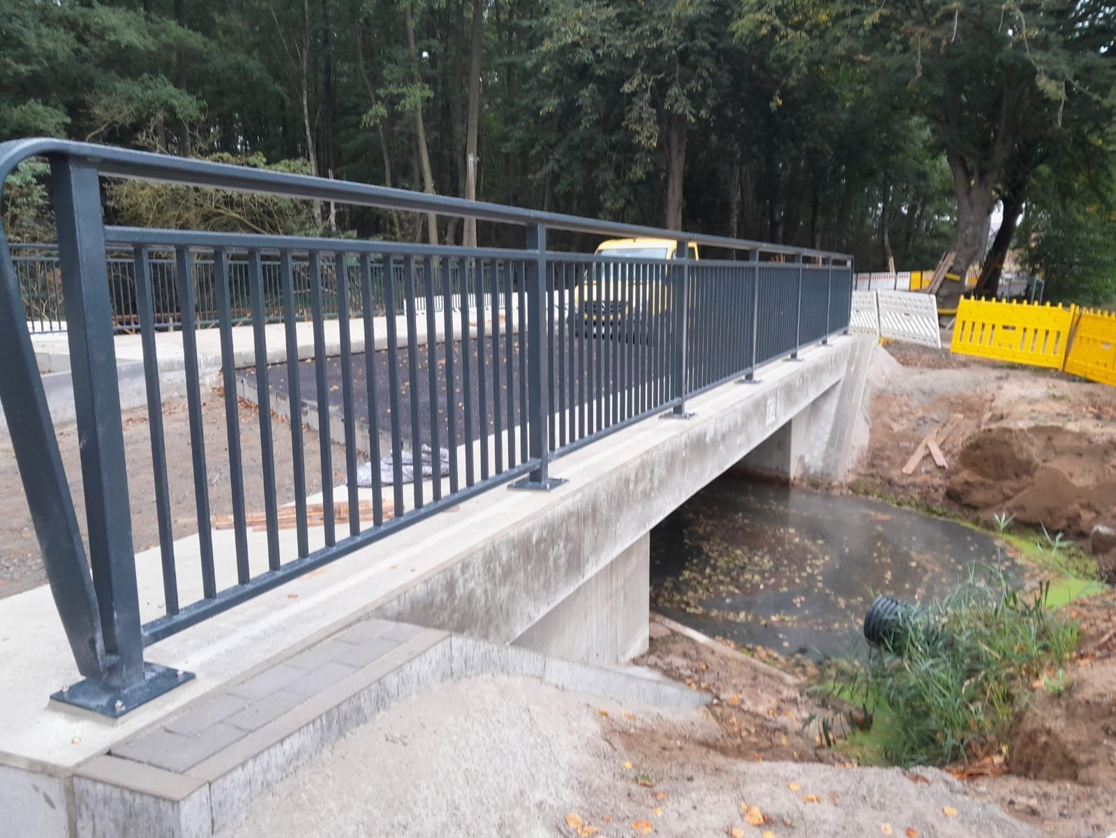 Fertiggestellte Brücke Prensdorf mit neuem Geländer